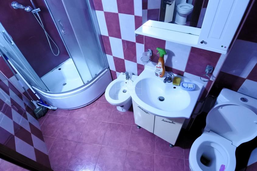 Apartament cu 3 camere decomandat în Republicii