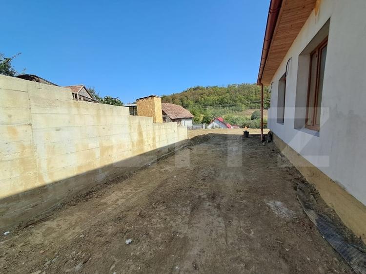 Casă individuală cu 3 camere cu Teren 1354 Mp în Sărmașu