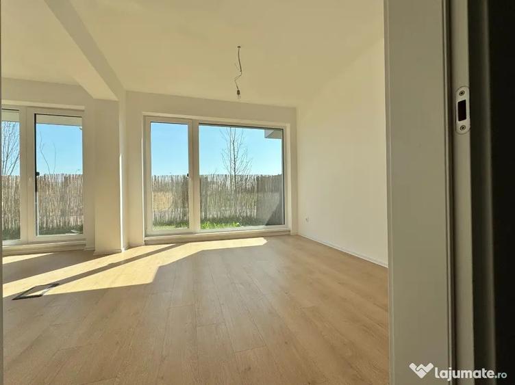Garsonieră decomandată în Est