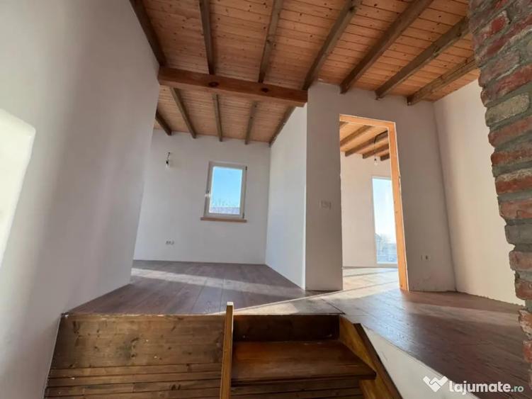 Casă cu 4 camere cu Teren 280 Mp în Central