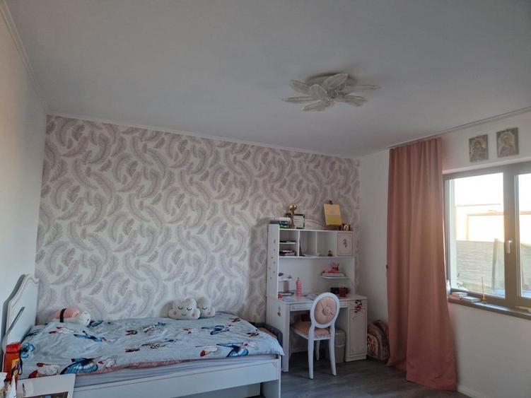 Vand casa cu 5 camere si 3 bai in Sacalaz la 6 km de Iulius Mall - 1