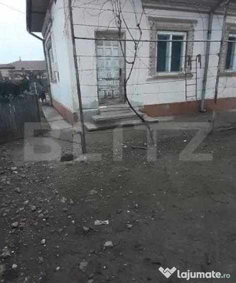 Casă cu 5 camere cu Teren 2348 Mp în Găești