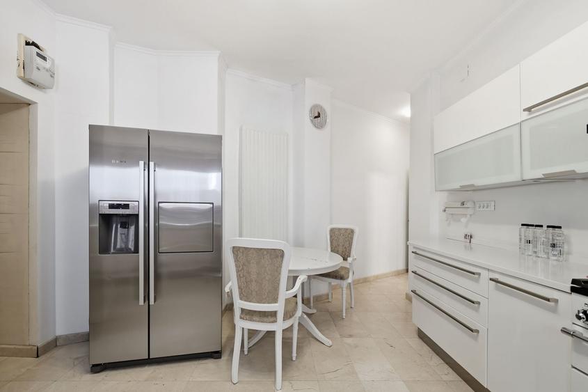 Apartament cu 3 camere, mobilat în Primăverii