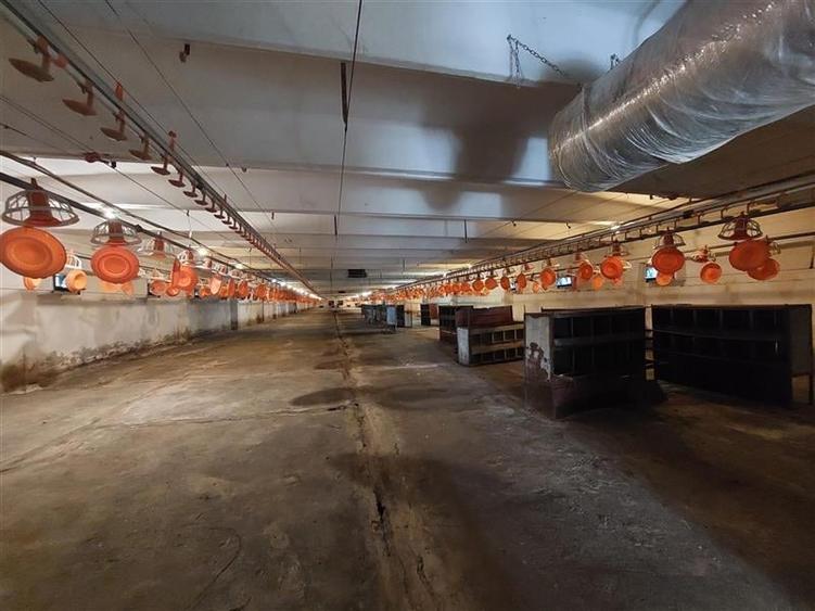 Spațiu industrial, de 1,200 mp, în Exterior Nord