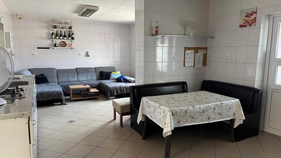 Casă cu 4 camere în Vadu Crișului