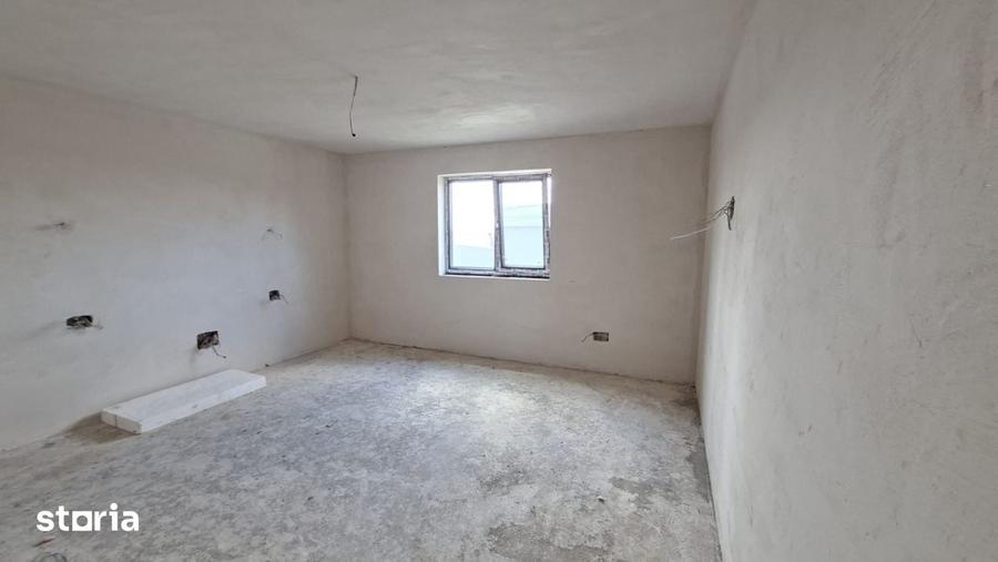 Casă cu 5 camere cu Teren 420 Mp în Albota