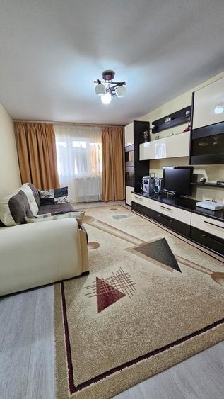 Apartament cu 3 camere decomandat în Lunca Cetățuii