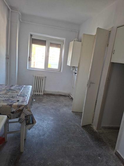 Apartament cu 3 camere decomandat în Decebal