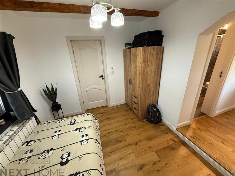 Casă cu 4 camere cu Teren 2400 Mp în Păulești