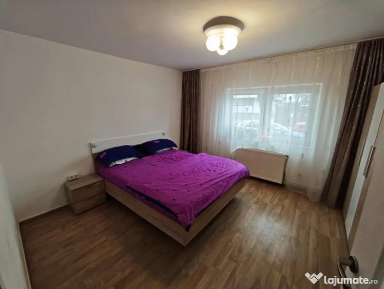 Apartament cu 3 camere decomandat în Păcii