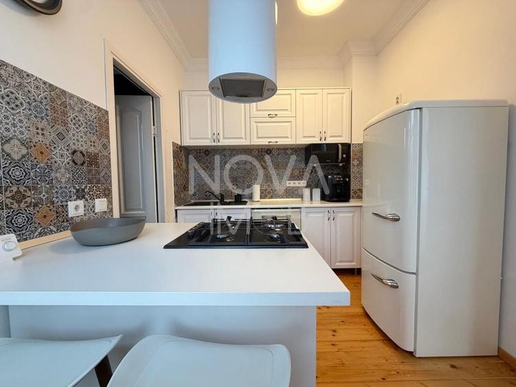 Apartament cu 3 camere semidecomandat, mobilat în Ultracentral