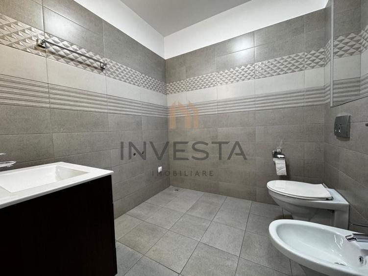 Casă individuală cu 14 camere cu Canalizare în Zorilor