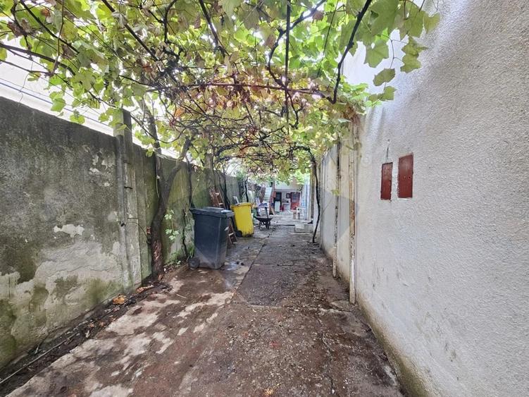 Casă cu 3 camere cu Teren 475 Mp în Central