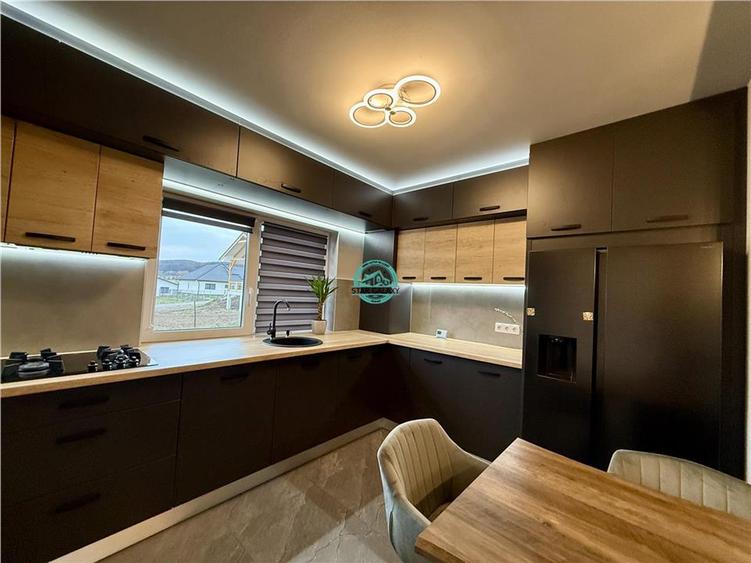Duplex cu 4 camere cu Canalizare în Livezeni