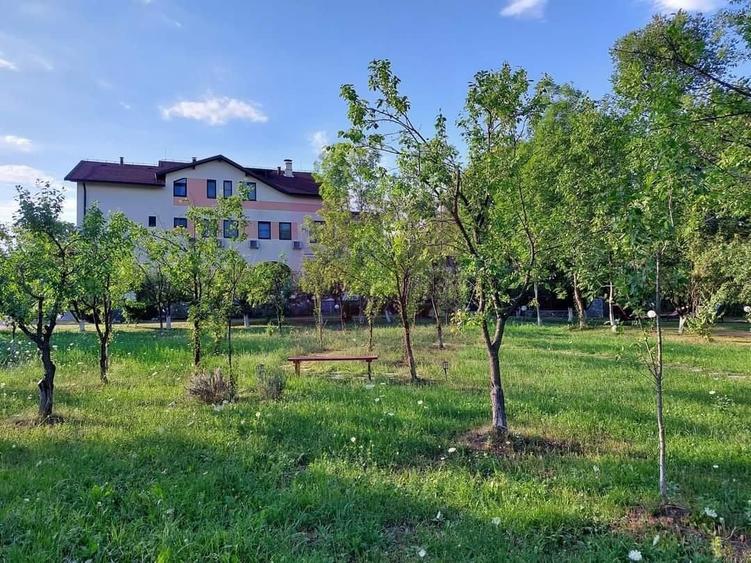 Hotel/Pensiune, de 1,200 mp, în Cornu