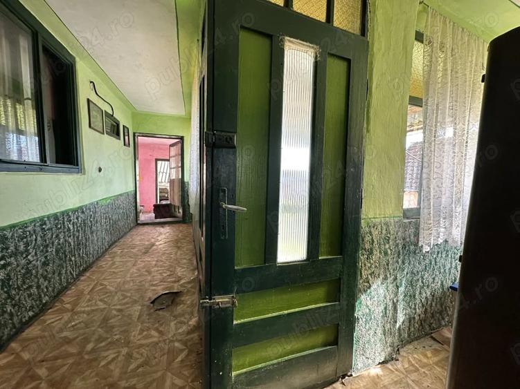 Casă cu 2 camere cu Teren 4022 Mp în Central