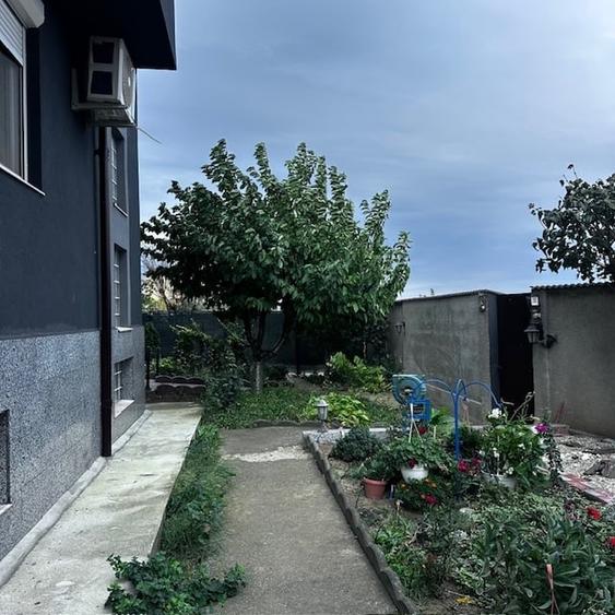 Casă cu 5 camere cu Teren 455 Mp în Militari