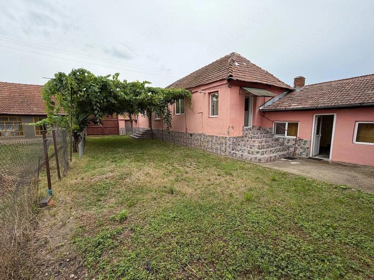 Casă cu 2 camere cu Teren 1974 Mp în Balomiru de Câmp