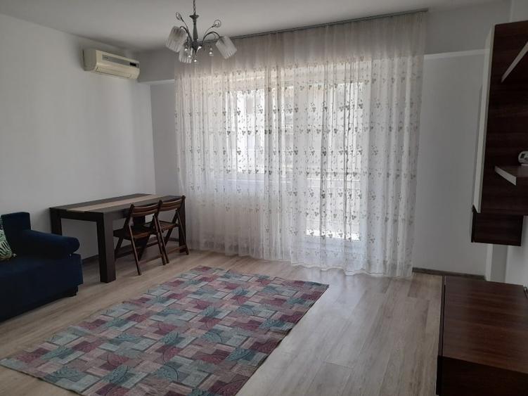 Apartament cu 2 camere semidecomandat în Berceni