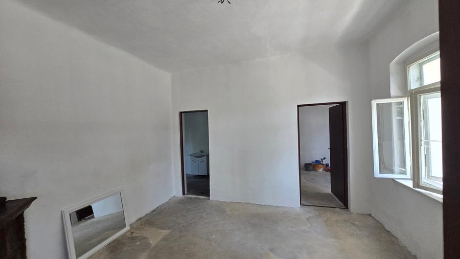Casă cu 3 camere cu Canalizare în Central
