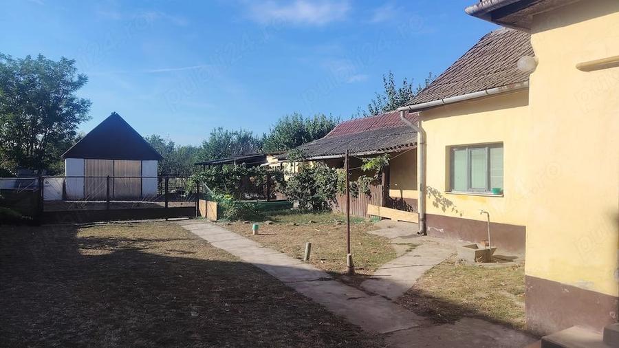 Casă cu 2 camere cu Teren 1700 Mp în Exterior Vest
