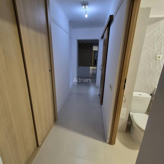 Vand apartament cu 3 camere si balcon, etaj 1, str.Aurel Vlaicu