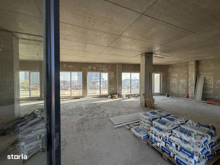 Spațiu comercial, de 1,600 mp, în P-ța Mihai Viteazul