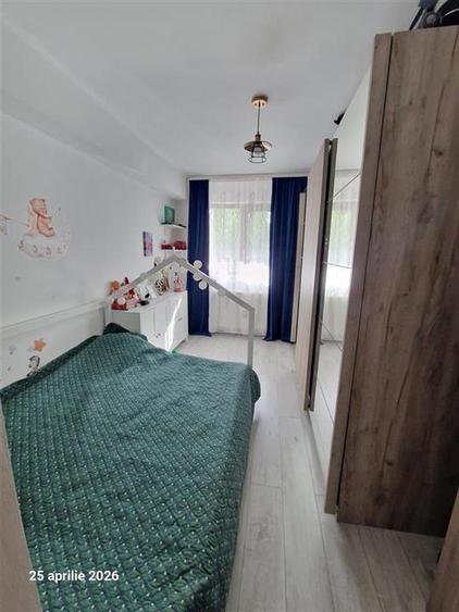 Apartament cu 3 camere semidecomandat, mobilat în Exterior Est