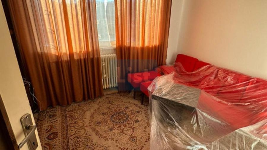 Apartament cu 3 camere semidecomandat în Micro I