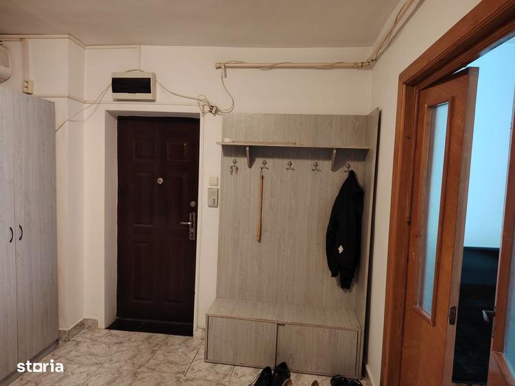 Apartament cu 3 camere, mobilat în Central