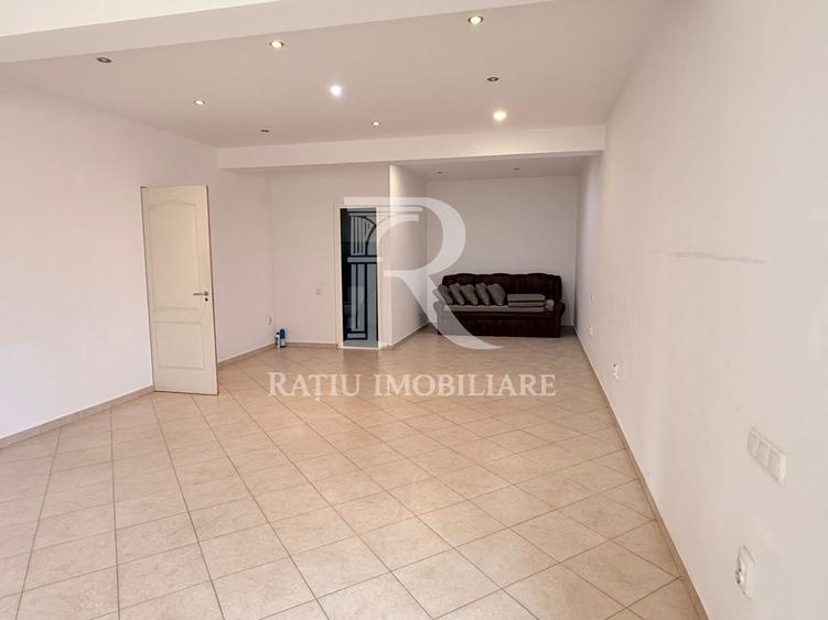 Casă individuală cu 3 camere cu Teren 250 Mp în Central