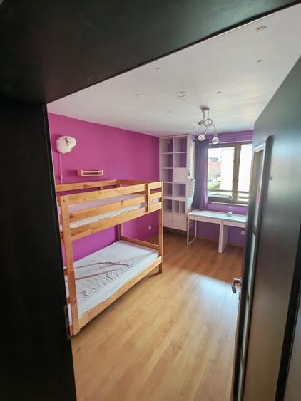 Apartament cu 3 camere decomandat în Tractorul