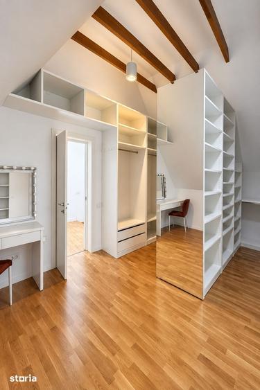 Casă cu 6 camere cu Teren 350 Mp în Central
