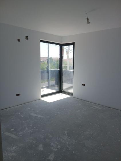 Casă cu 4 camere în Prundu
