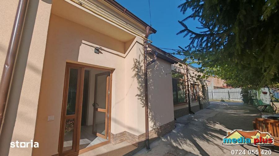 Casă cu 5 camere cu Teren 700 Mp în Piața Centrală