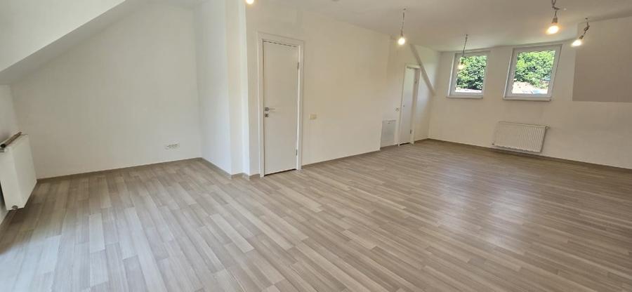 Casă individuală cu 4 camere cu Canalizare în Noua