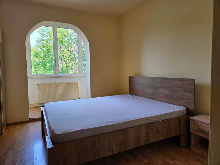 Apartament cu 2 camere decomandat, mobilat în Central