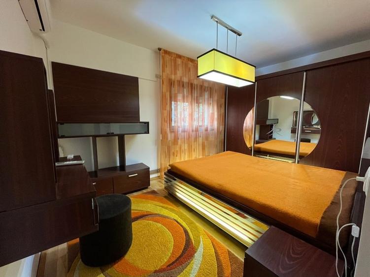 Apartament cu 3 camere semidecomandat, mobilat în Vatra Luminoasă