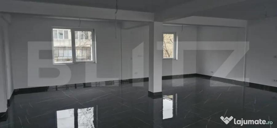 Spațiu comercial, de 100 mp, în Central