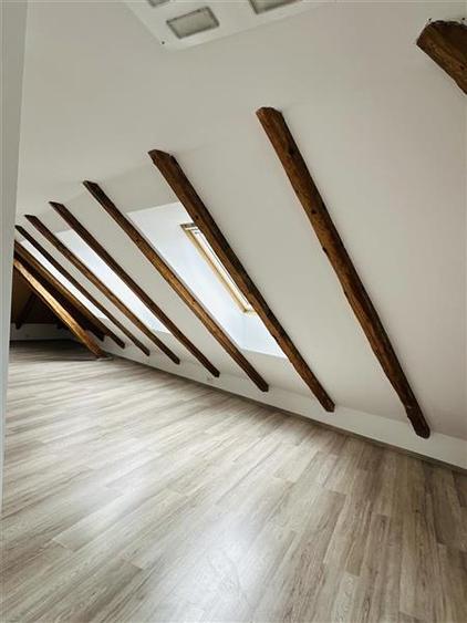 Casă individuală cu 6 camere cu Teren 275 Mp în Bartolomeu