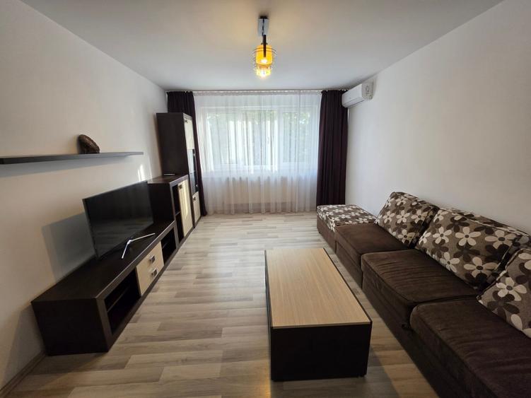 Apartament cu 3 camere decomandat în 1 Decembrie 1918