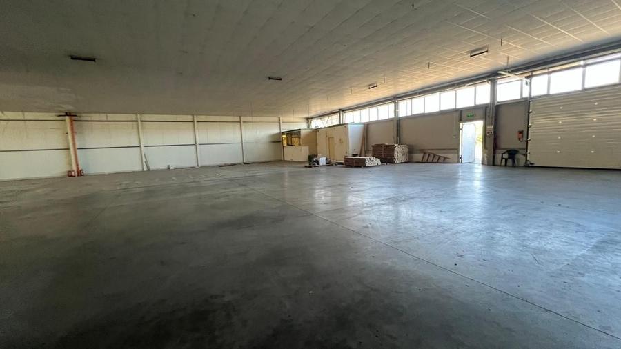 Spațiu comercial, de 1,400 mp, în Aeroport