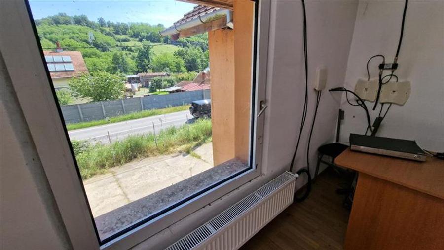 Casă individuală cu 5 camere cu Teren 1316 Mp în Vest