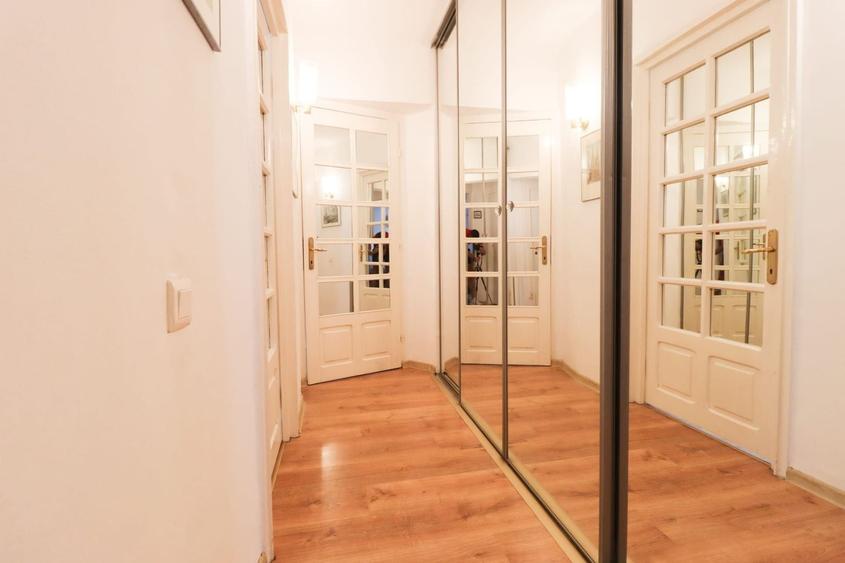 Apartament cu 3 camere semidecomandat în Iancului