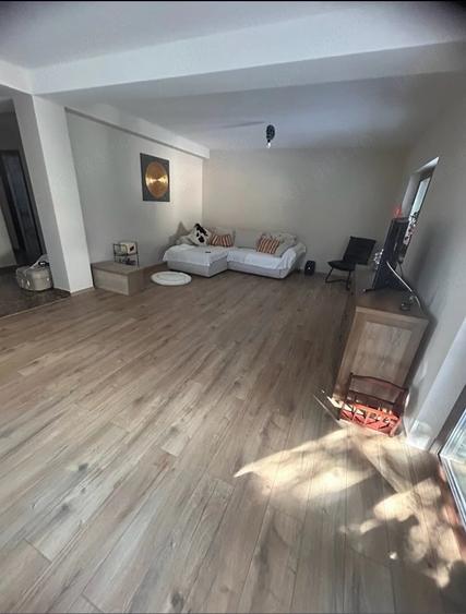 Casă cu 6 camere cu Teren 980 Mp în Unirii