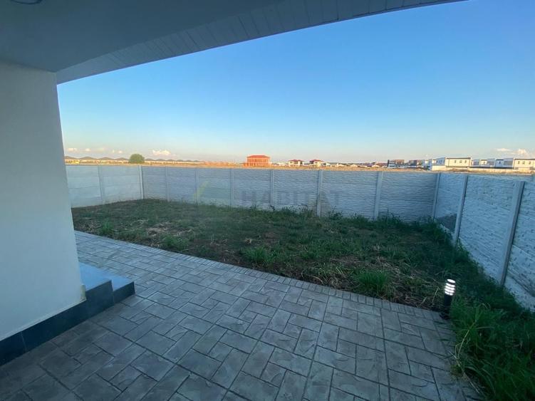 Casă individuală cu 4 camere cu Canalizare în Tunari