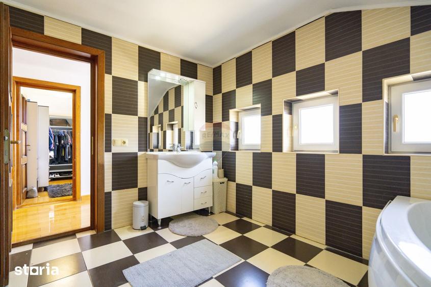 Casă cu 6 camere cu Teren 501 Mp în Sântandrei