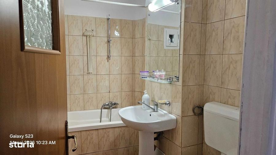 Apartament cu 3 camere semidecomandat în Armeneasca