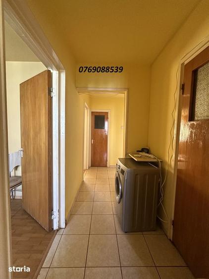 Apartament cu 3 camere decomandat în Drumul Taberei