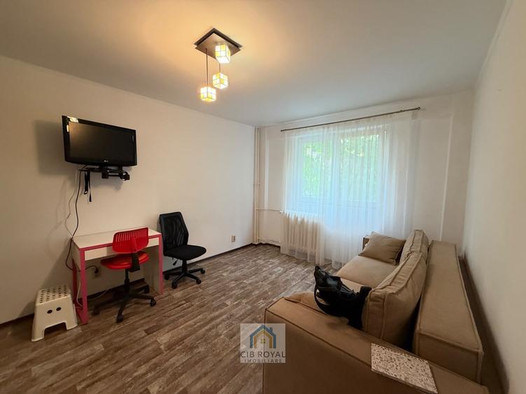 Apartament cu 2 camere decomandat în Victoriei
